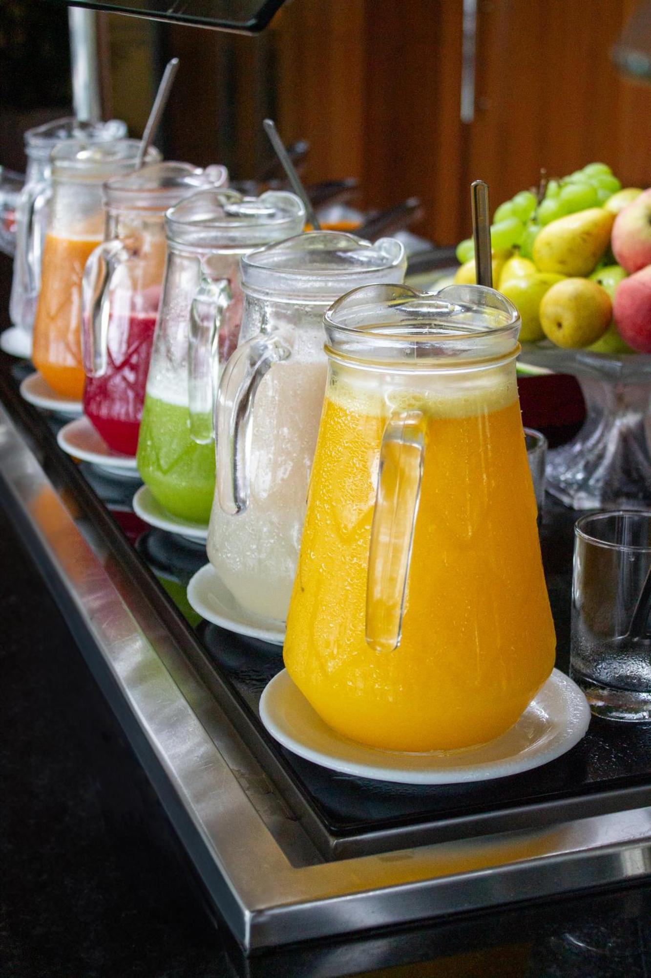 Hotel Senac Ilha Do Boi 비토리아 외부 사진 A pitcher of orange juice