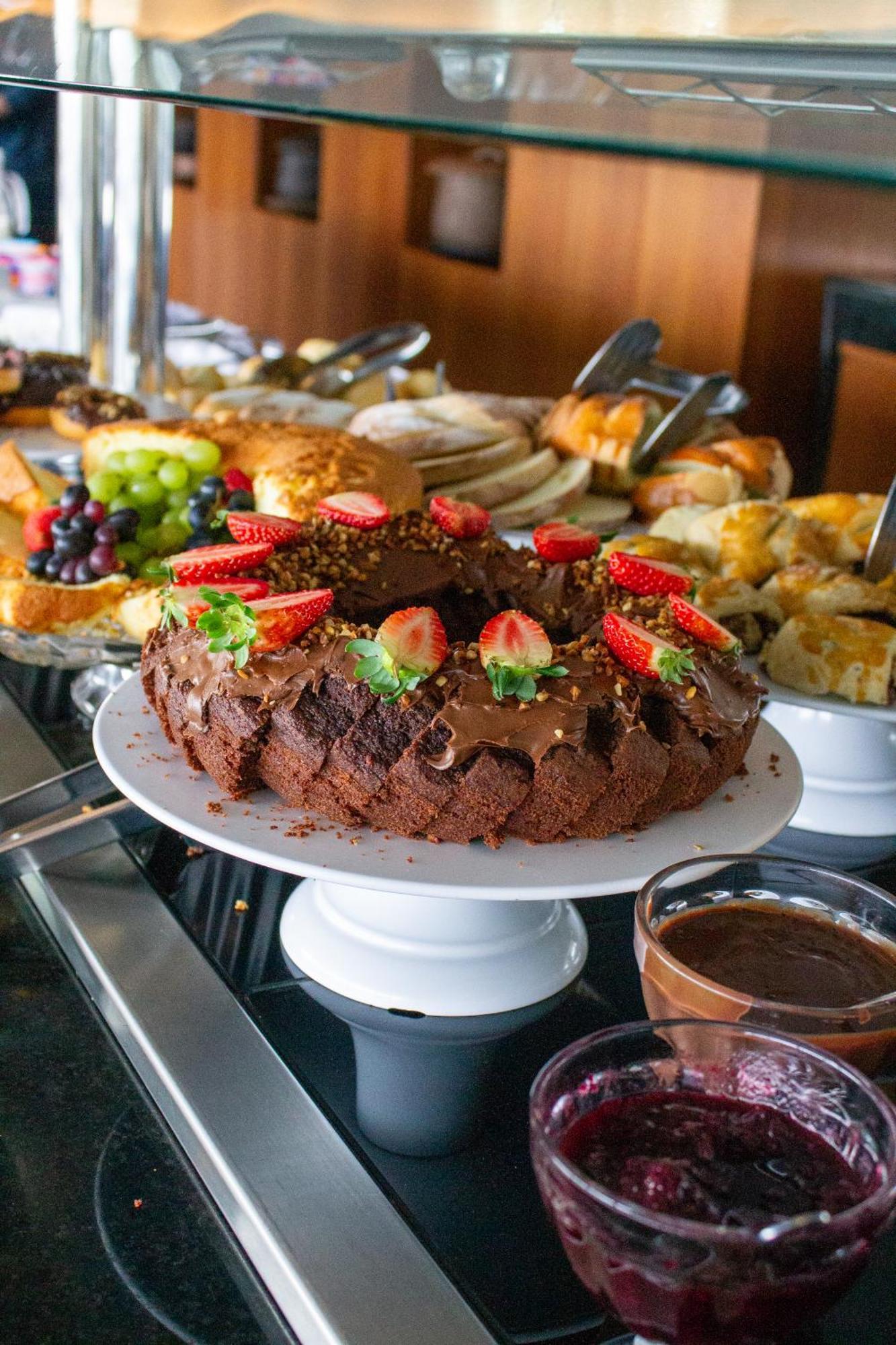 Hotel Senac Ilha Do Boi 비토리아 외부 사진 A chocolate cake