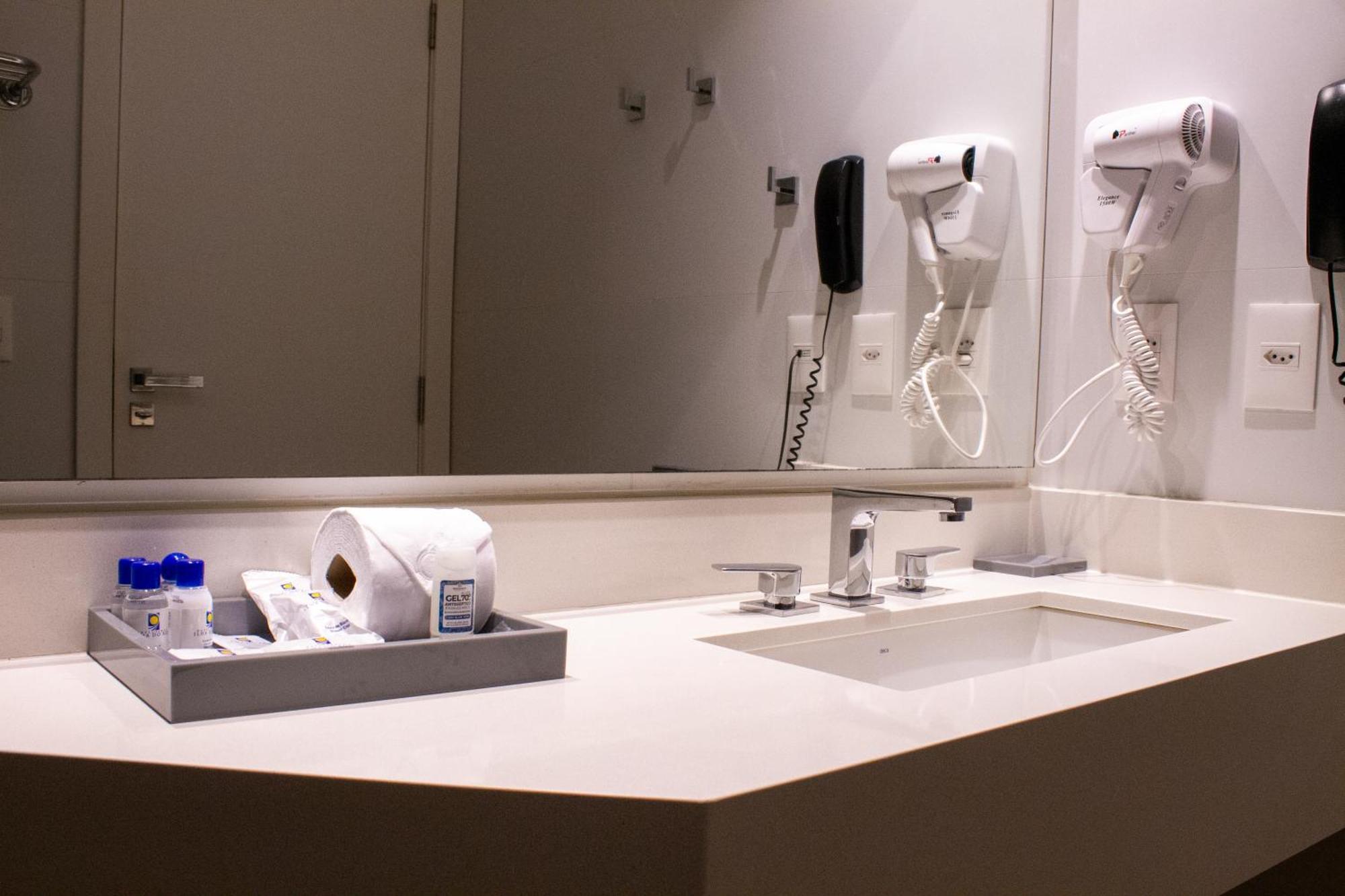 Hotel Senac Ilha Do Boi 비토리아 외부 사진 Bathroom in a hotel